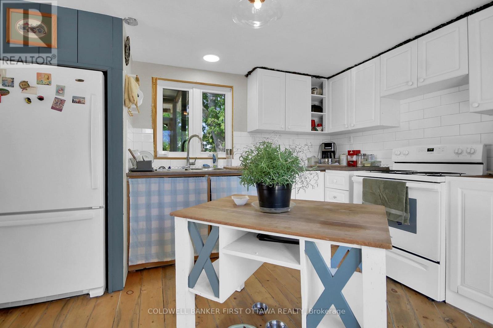 6 Fetherston Lane, North Grenville, ON - Indoor Photo Showing Kitchen