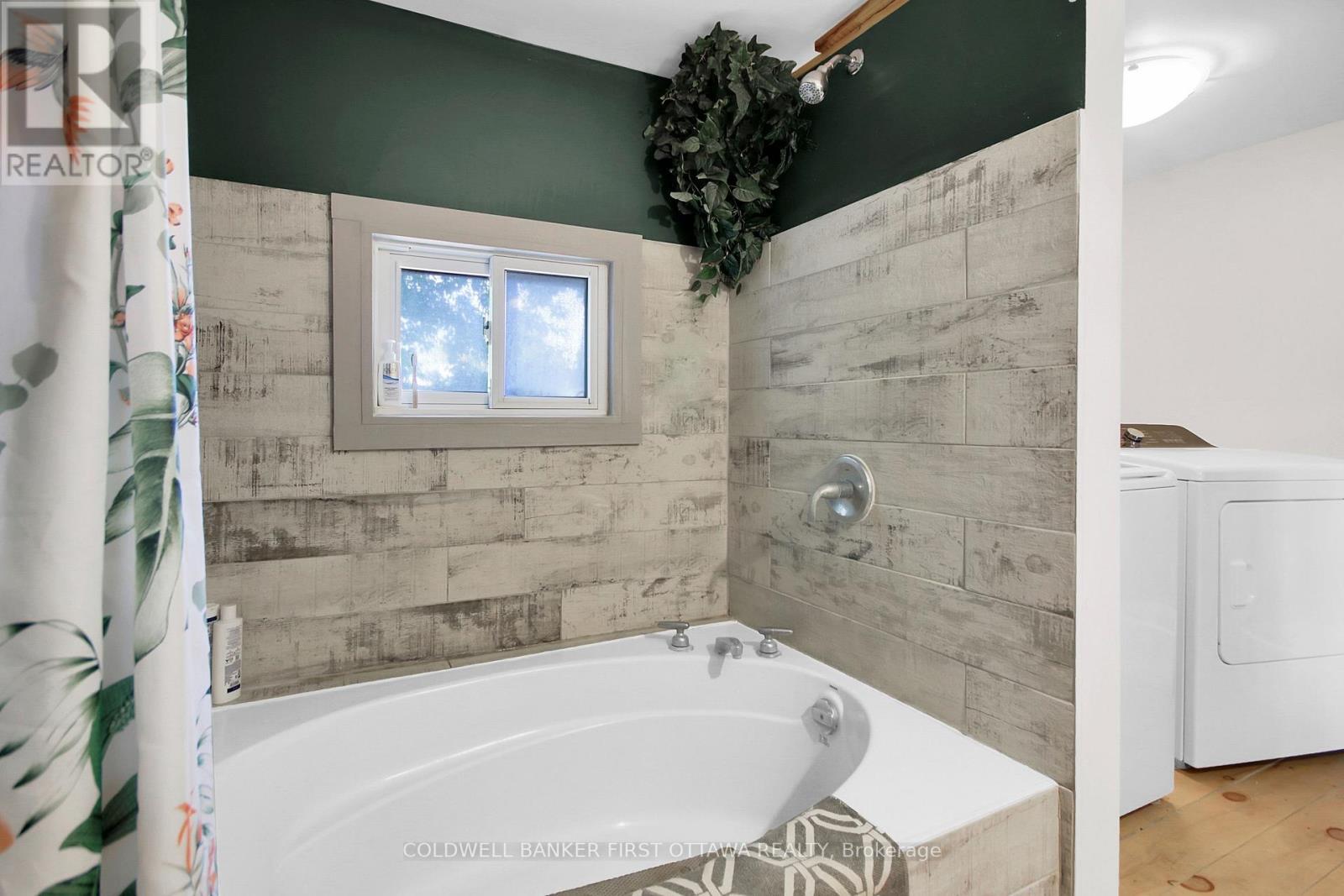Washroom - 6 Fetherston Lane, North Grenville, ON - Indoor Photo Showing Bathroom