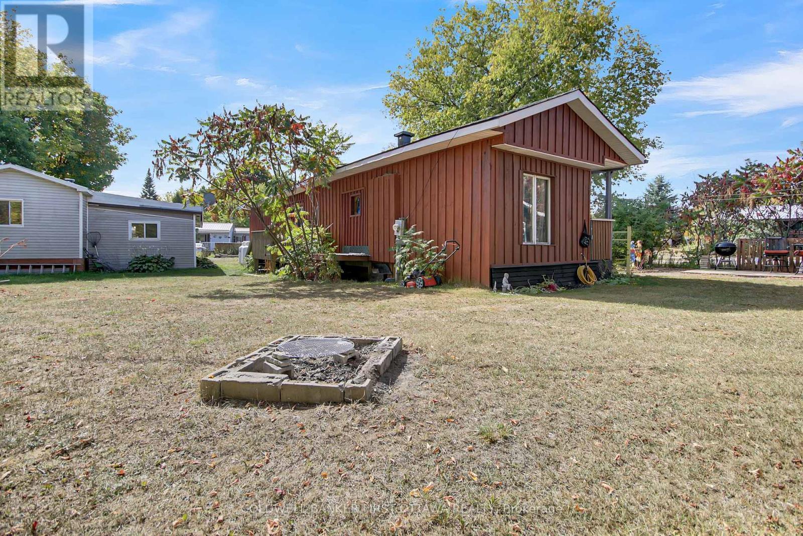 Firepit - 6 Fetherston Lane, North Grenville, ON - Outdoor