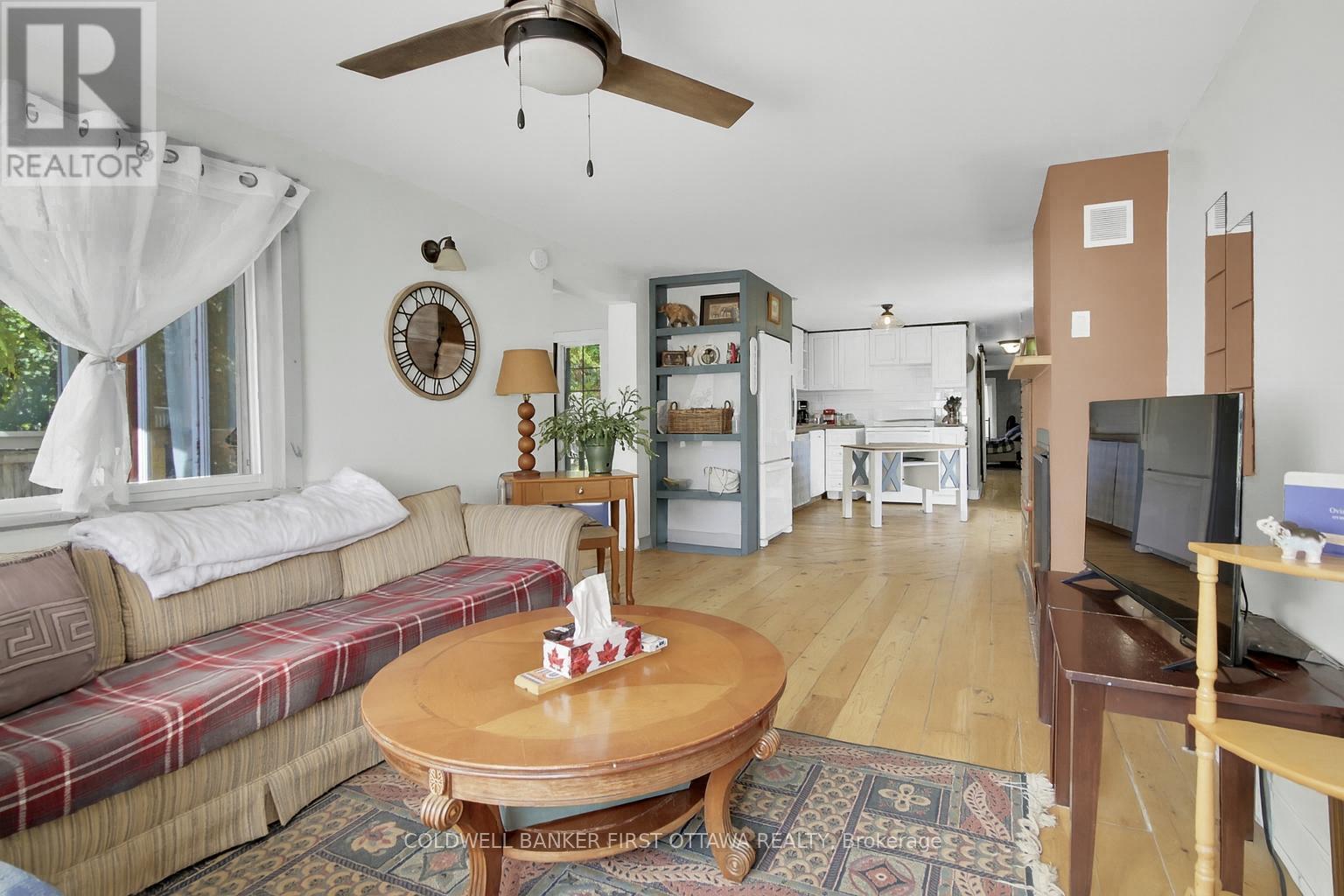 Family room - 6 Fetherston Lane, North Grenville, ON - Indoor Photo Showing Living Room
