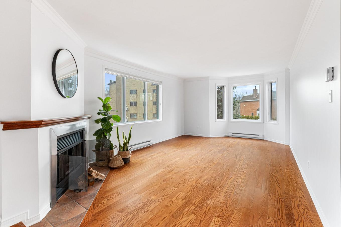 Salon - 602 Crois. De Namur, Saint-Lambert, QC - Indoor Photo Showing Other Room With Fireplace
