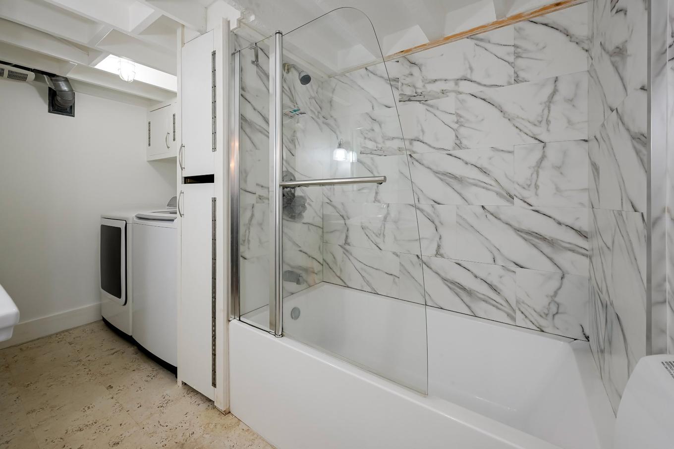 Bathroom - 340 - 342 Rue Notre-Dame, Granby, QC - Indoor Photo Showing Laundry Room