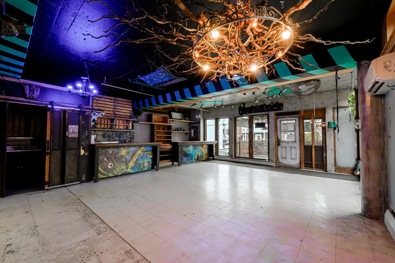 Commerce - 340 - 342 Rue Notre-Dame, Granby, QC - Indoor