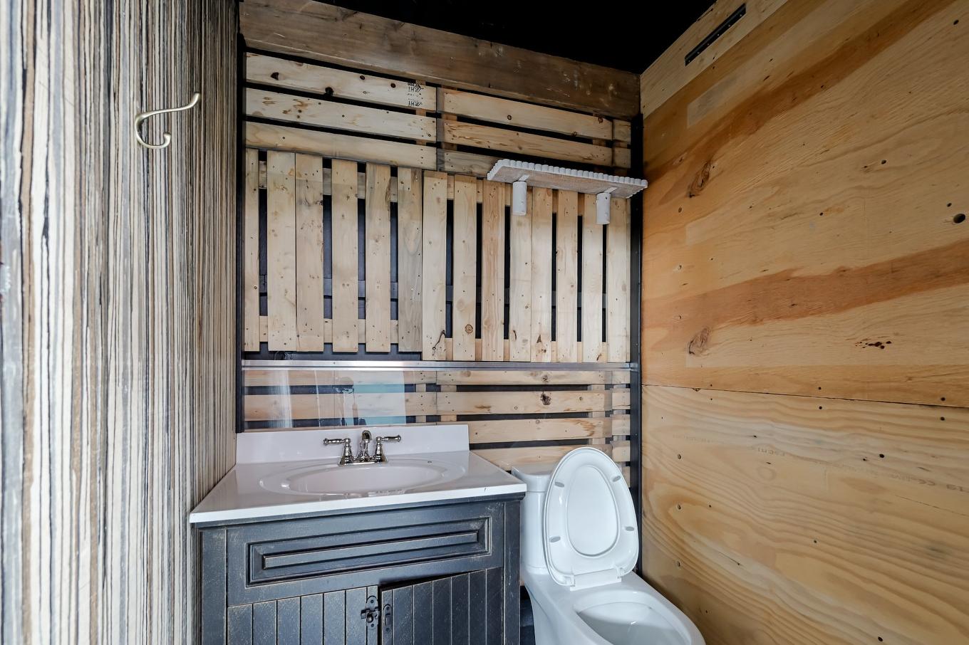 Powder room - 340 - 342 Rue Notre-Dame, Granby, QC - Indoor