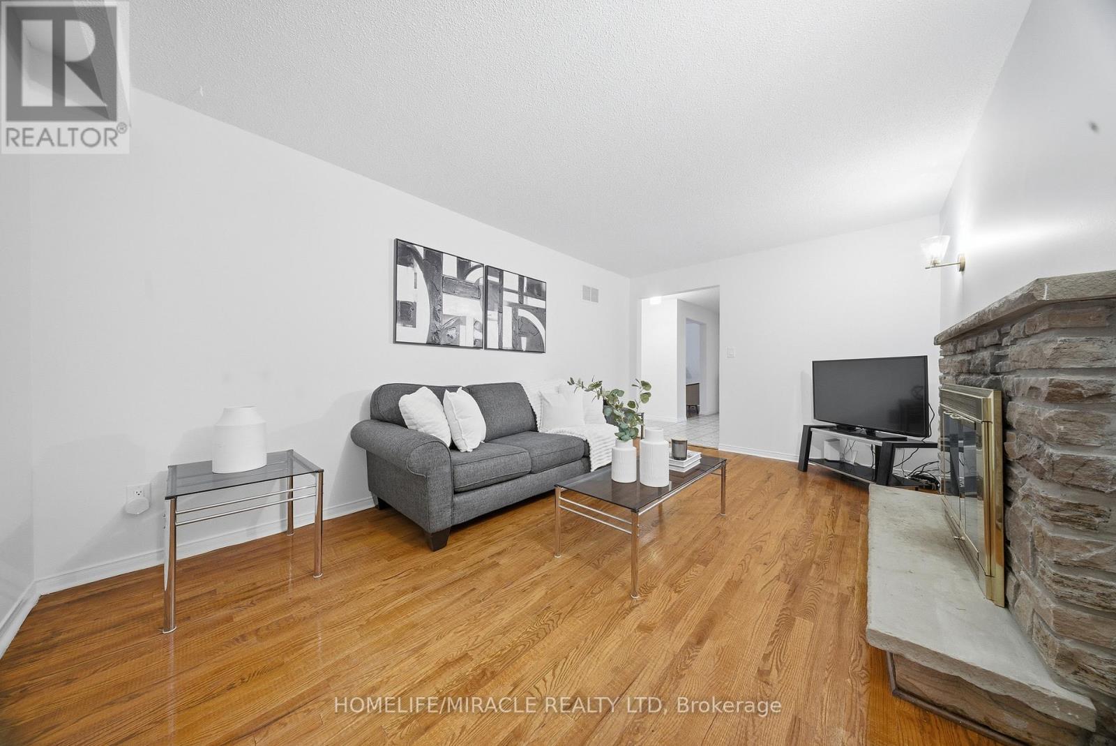 4343 Alta Court, Mississauga, ON - Indoor Photo Showing Living Room
