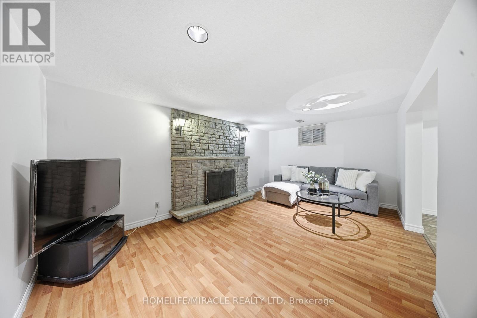 4343 Alta Court, Mississauga, ON - Indoor Photo Showing Living Room With Fireplace