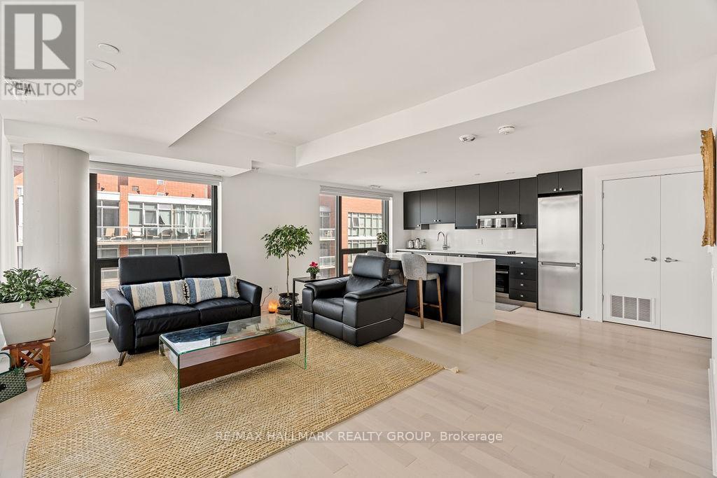 2102 - 180 George Street, Ottawa, ON - Indoor Photo Showing Living Room