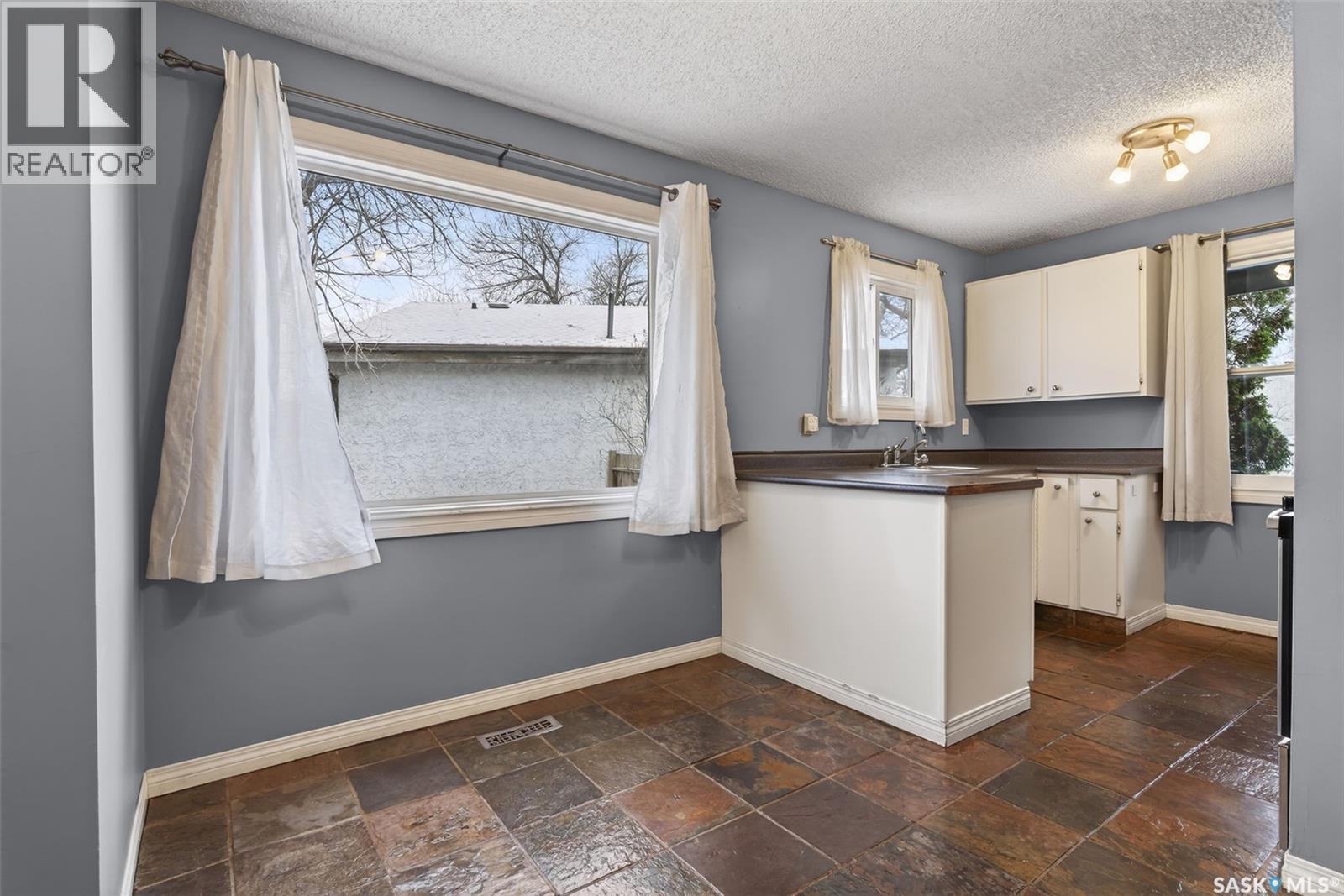 819 Gibson Court N, Regina, SK - Indoor