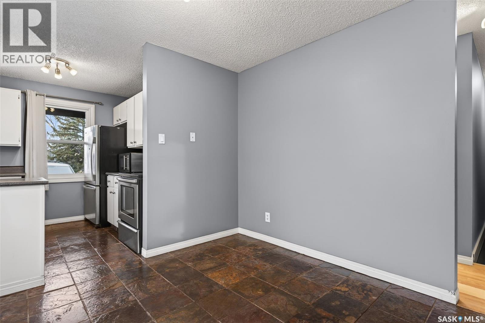 819 Gibson Court N, Regina, SK - Indoor Photo Showing Kitchen