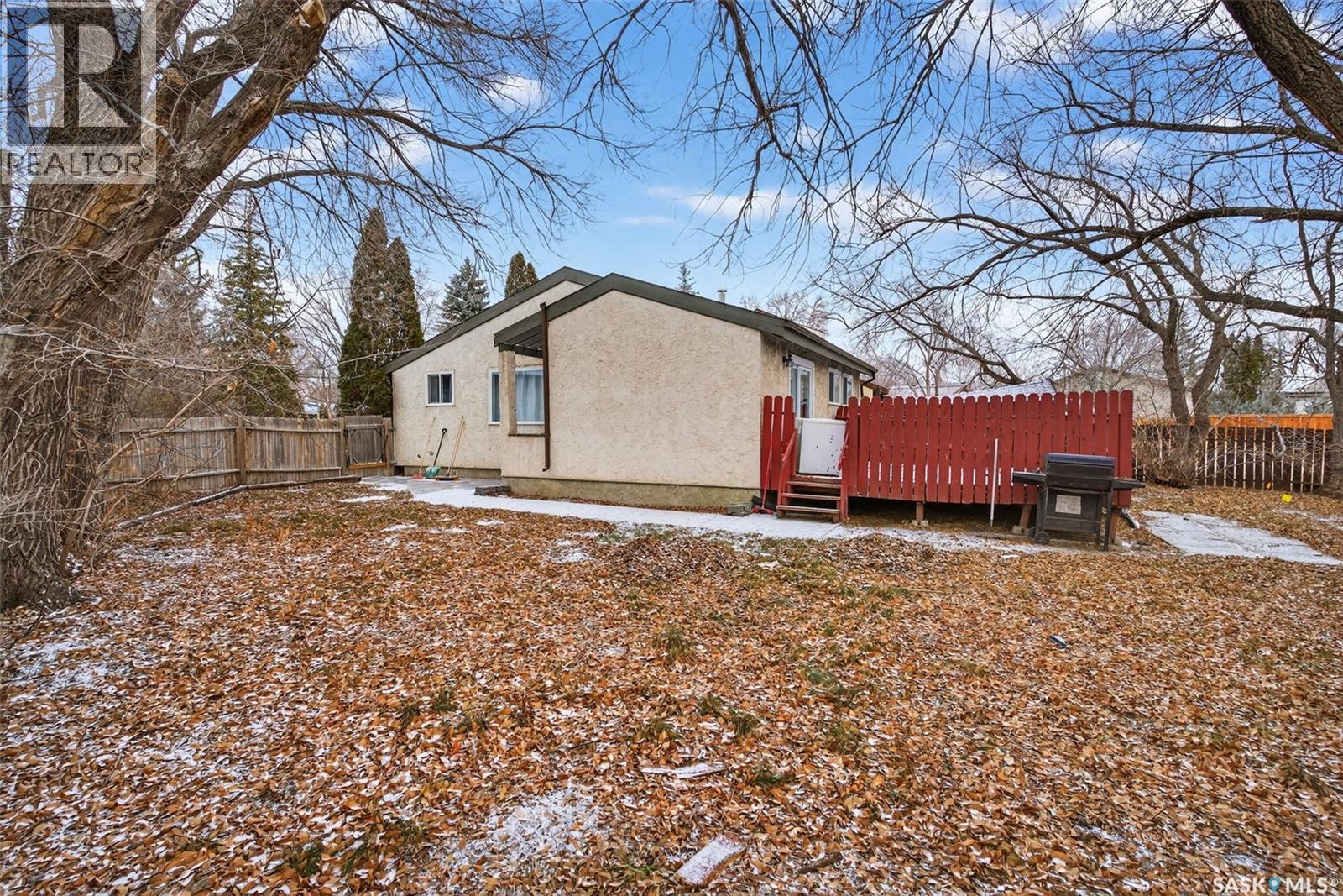 819 Gibson Court N, Regina, SK - Outdoor