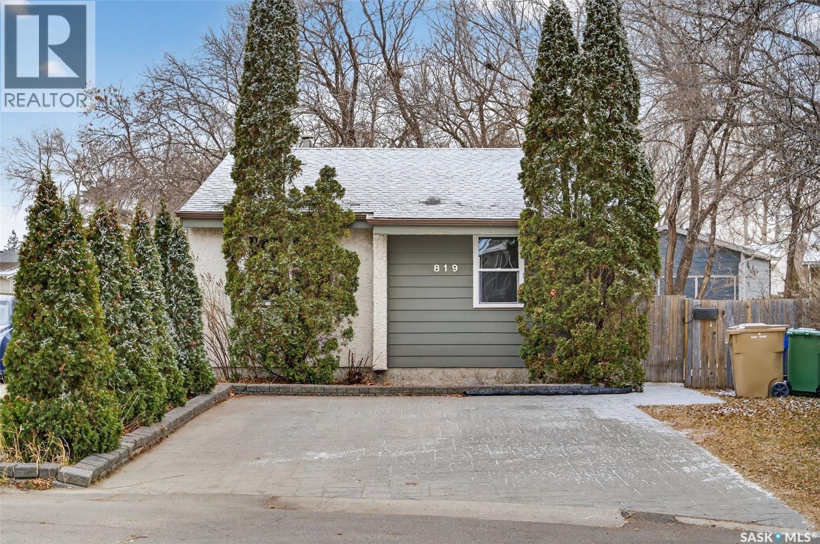 819 Gibson Court N, Regina, SK - Outdoor