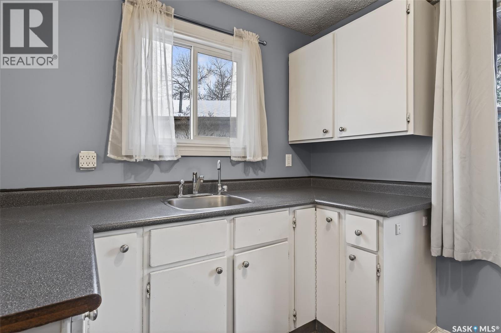 819 Gibson Court N, Regina, SK - Indoor Photo Showing Other Room