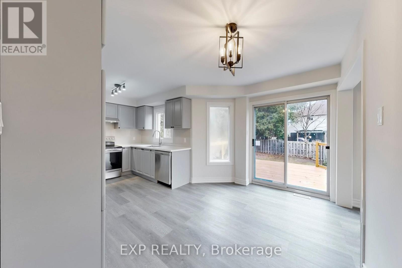 1117 Windgrove Square, Pickering, ON - Indoor Photo Showing Kitchen