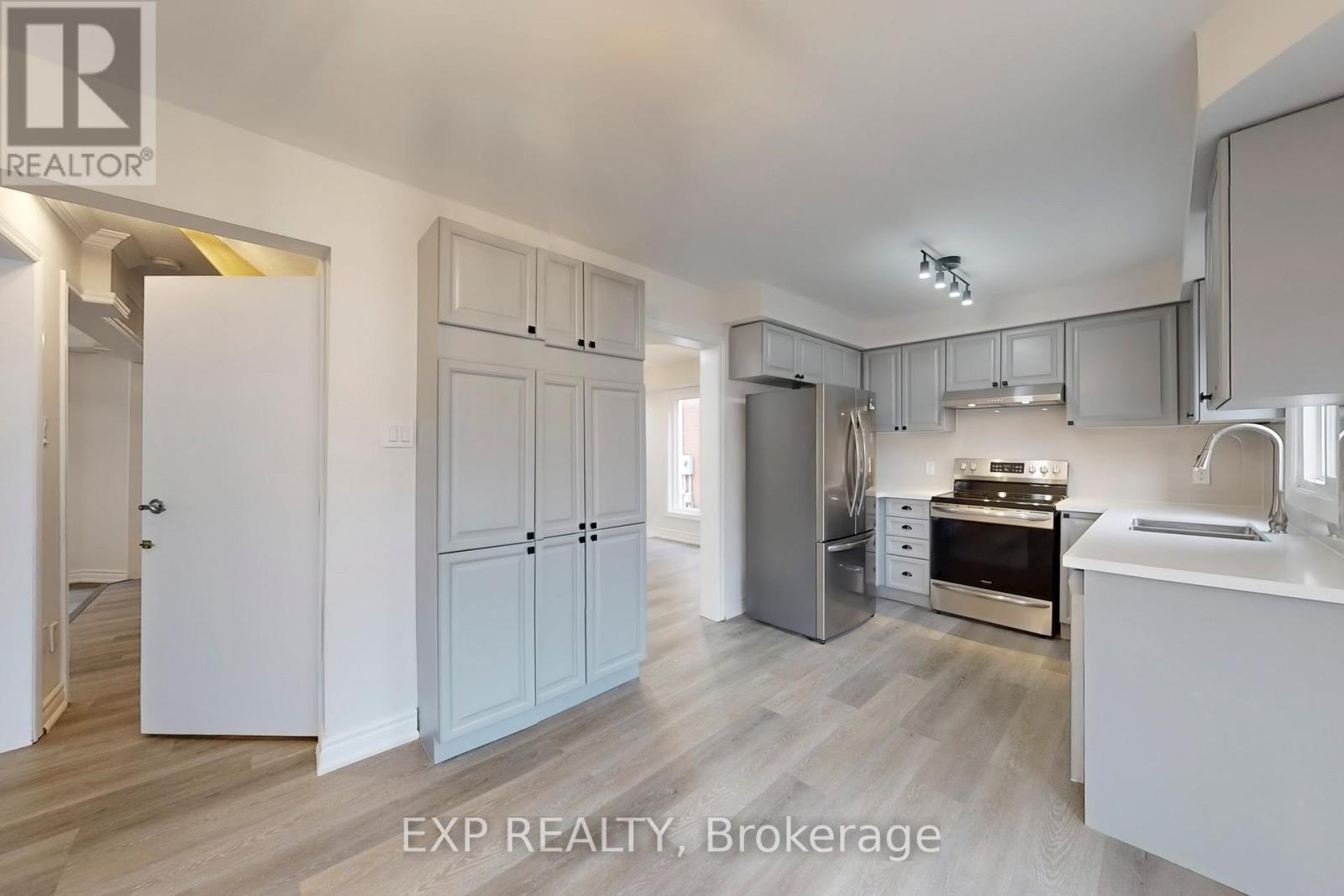 1117 Windgrove Square, Pickering, ON - Indoor Photo Showing Kitchen With Stainless Steel Kitchen With Double Sink
