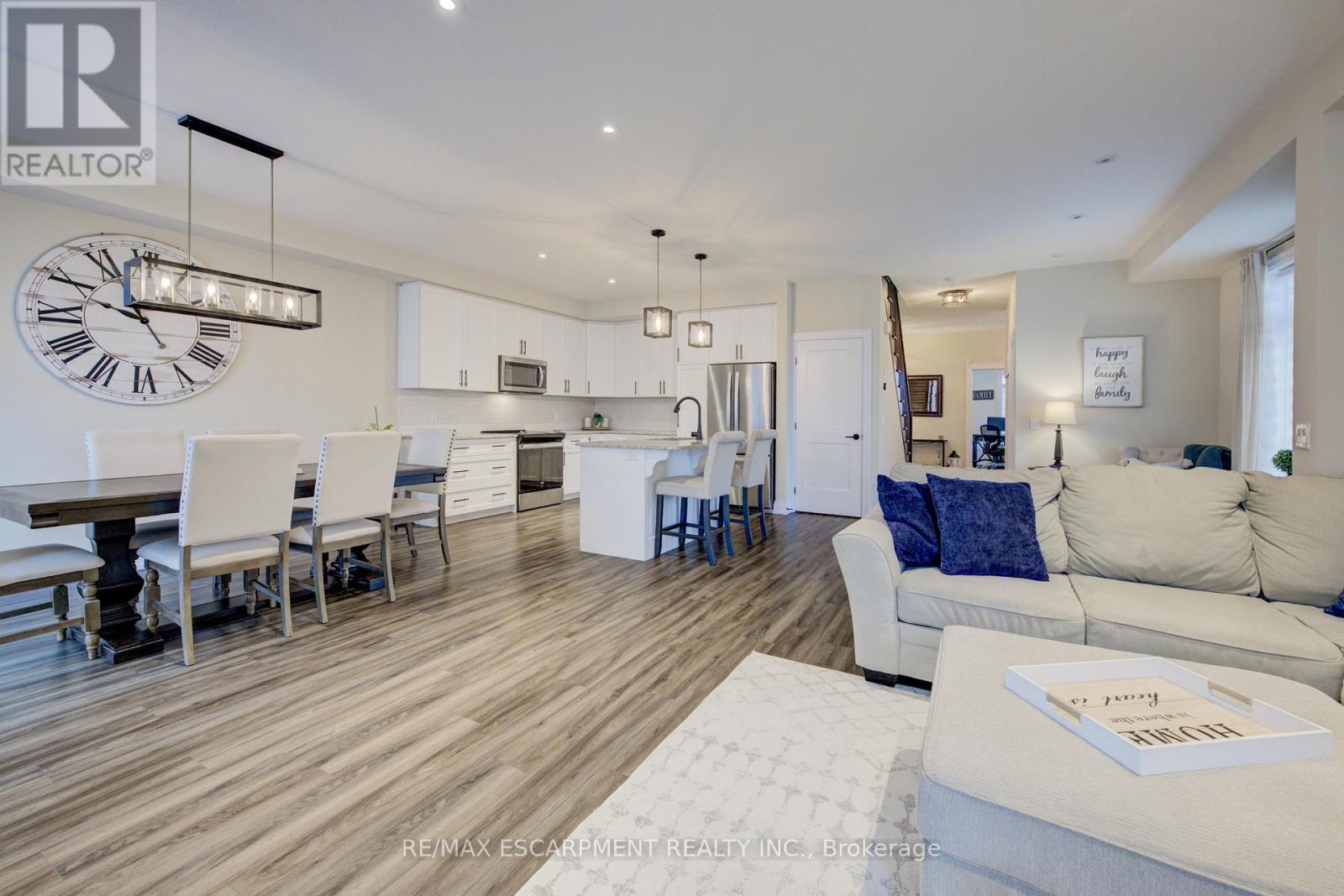 50 Kenesky Drive, Hamilton, ON - Indoor Photo Showing Living Room