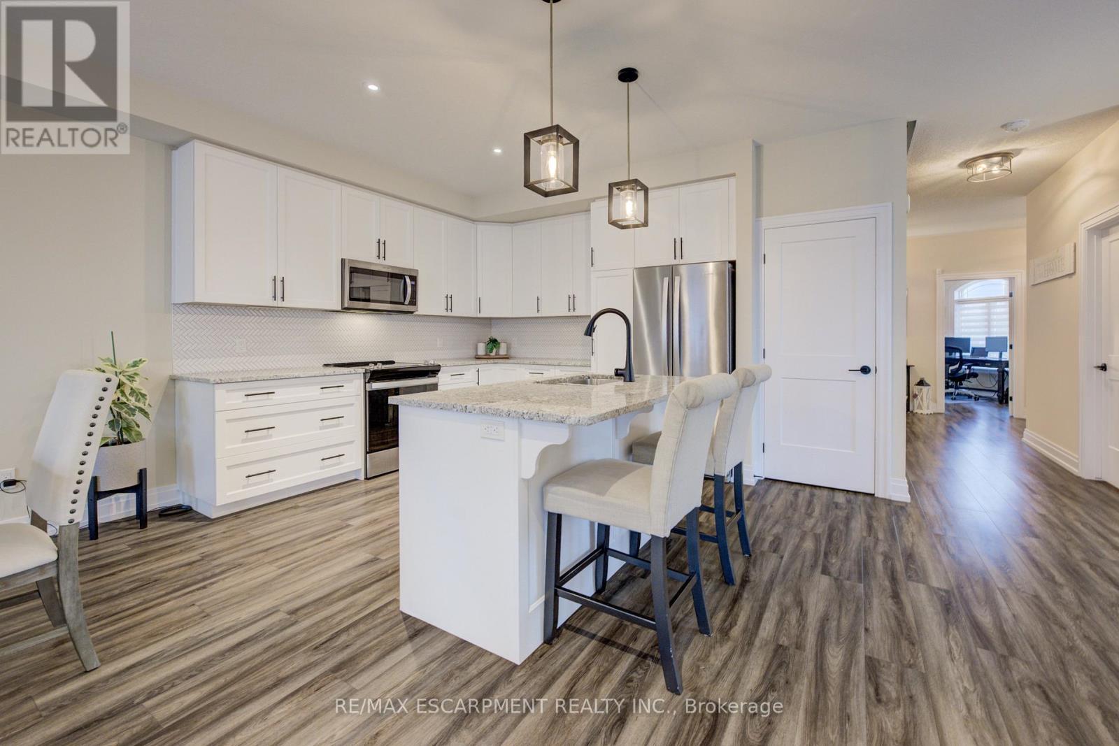 50 Kenesky Drive, Hamilton, ON - Indoor Photo Showing Kitchen With Stainless Steel Kitchen With Upgraded Kitchen