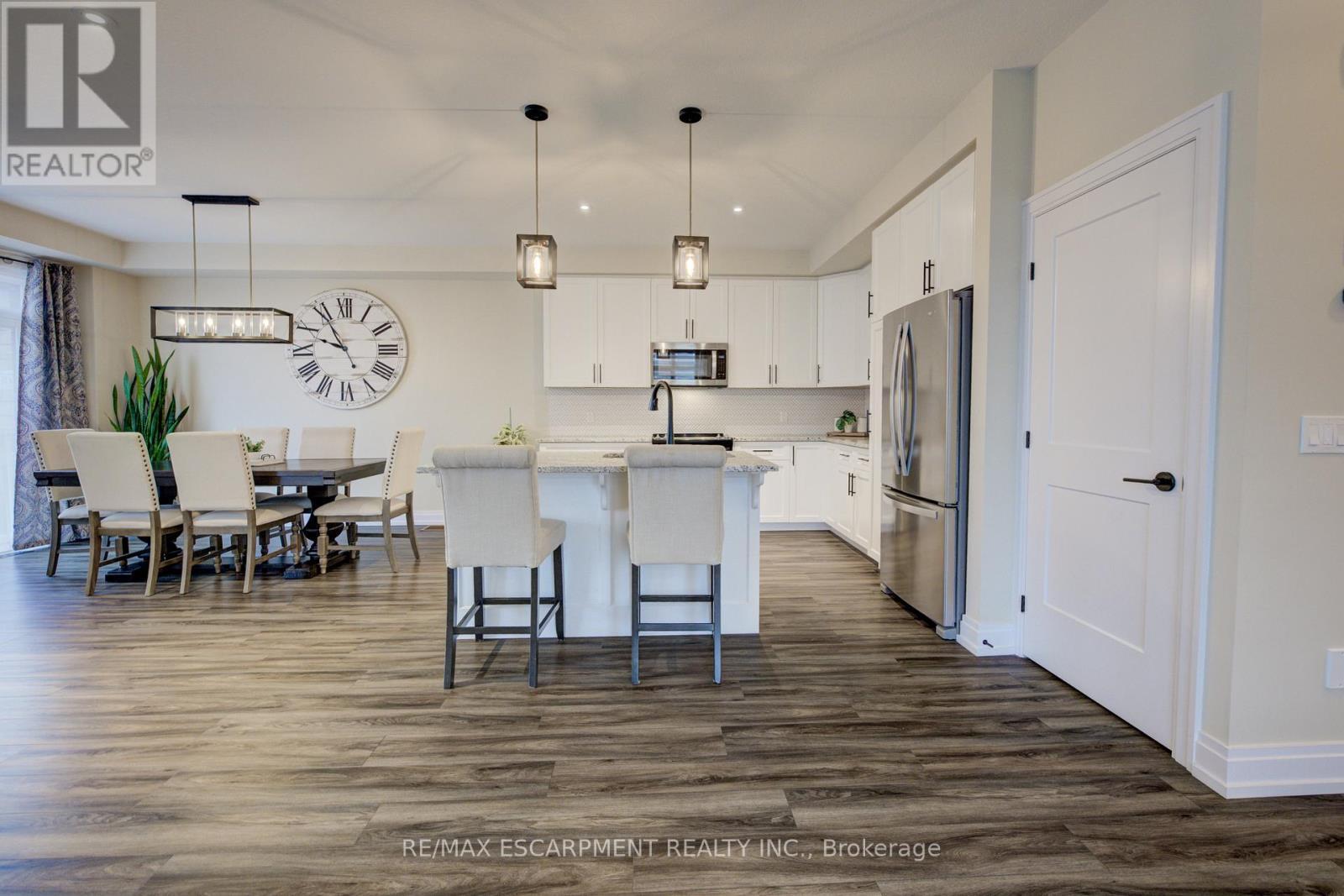 50 Kenesky Drive, Hamilton, ON - Indoor Photo Showing Kitchen With Upgraded Kitchen