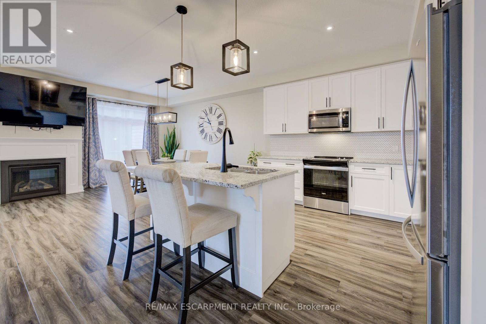50 Kenesky Drive, Hamilton, ON - Indoor Photo Showing Kitchen With Stainless Steel Kitchen With Upgraded Kitchen