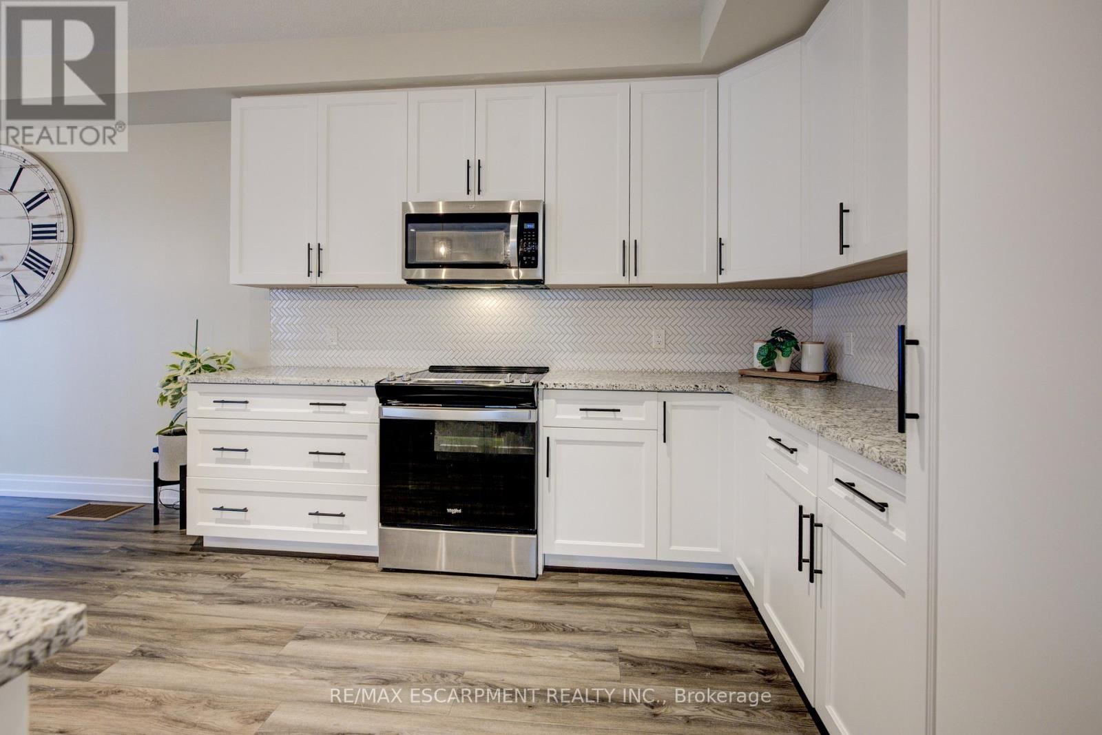 50 Kenesky Drive, Hamilton, ON - Indoor Photo Showing Kitchen