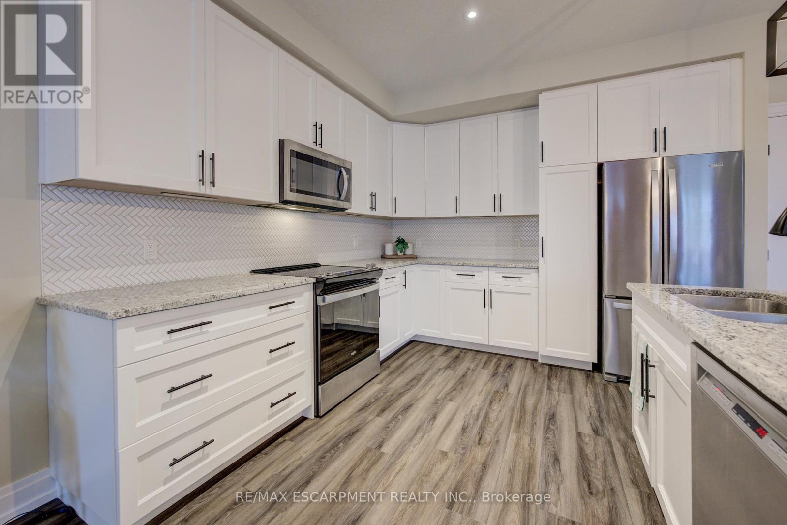50 Kenesky Drive, Hamilton, ON - Indoor Photo Showing Kitchen With Stainless Steel Kitchen With Double Sink With Upgraded Kitchen