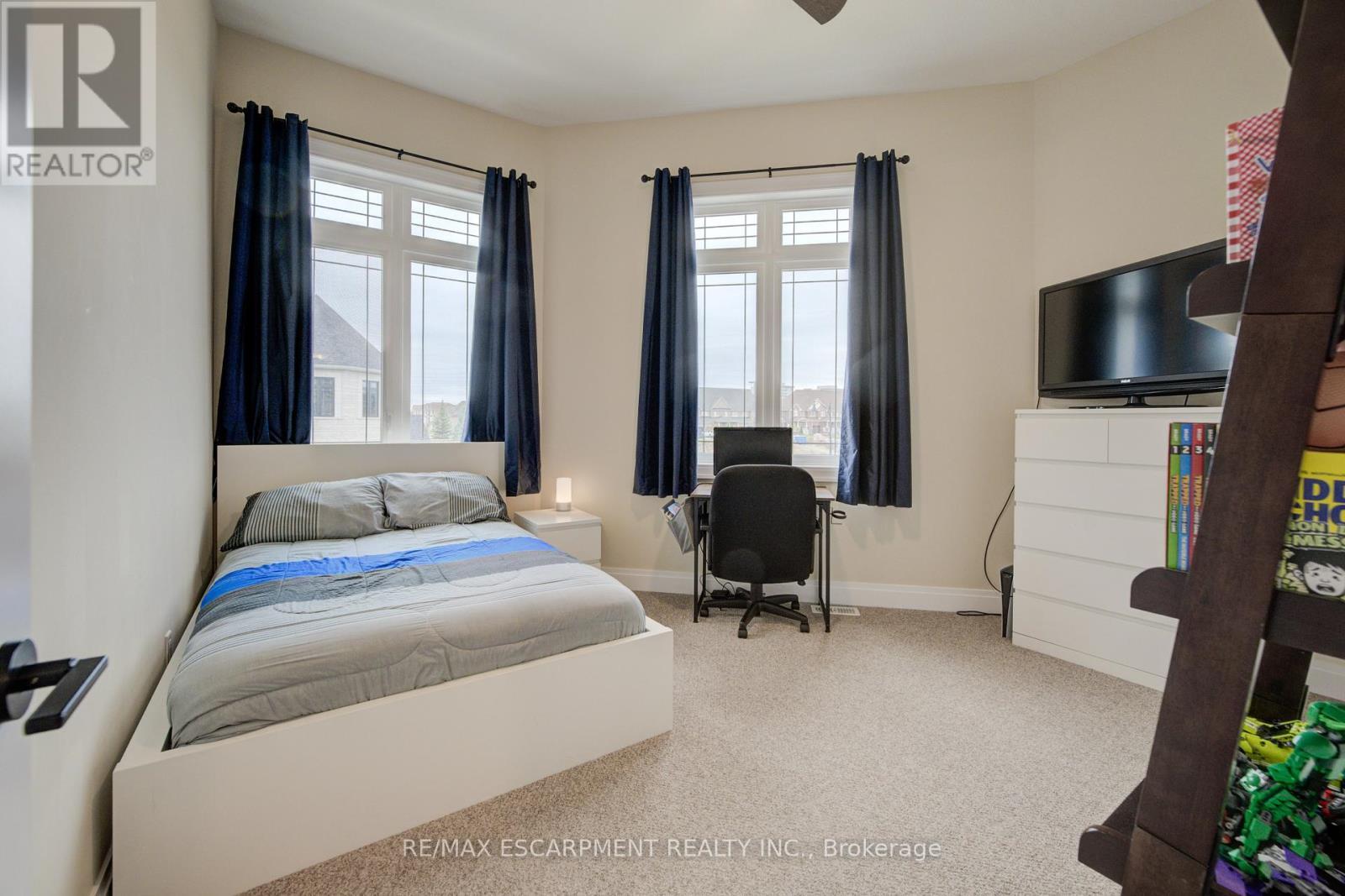 50 Kenesky Drive, Hamilton, ON - Indoor Photo Showing Bedroom