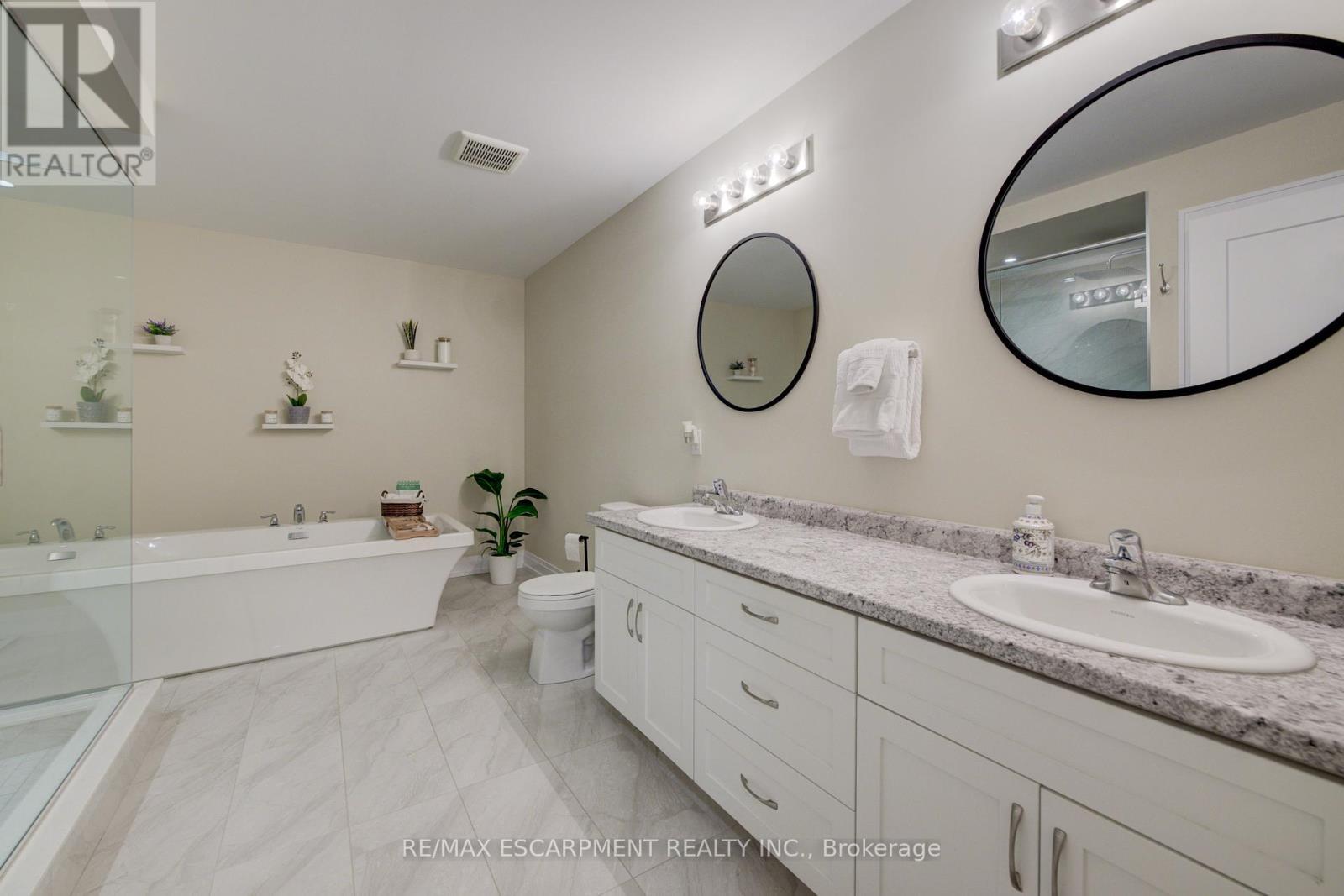 50 Kenesky Drive, Hamilton, ON - Indoor Photo Showing Bathroom