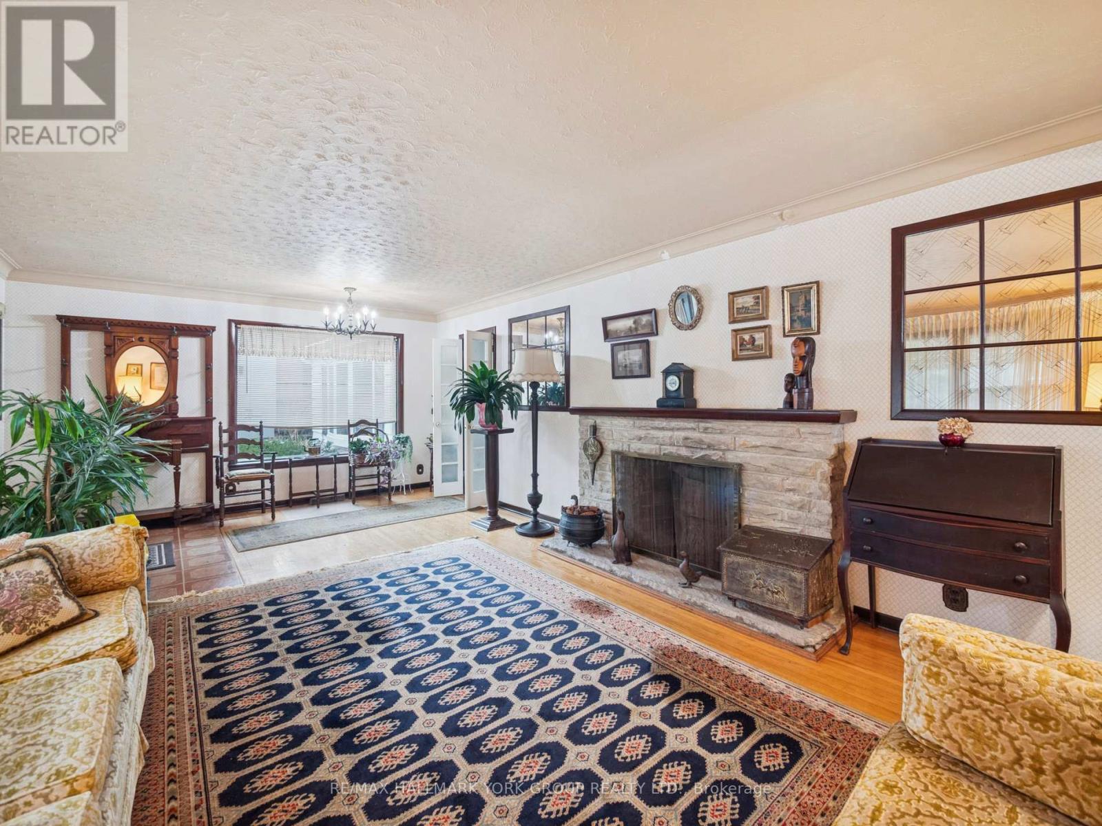 60 Charles Street, King, ON - Indoor Photo Showing Living Room With Fireplace