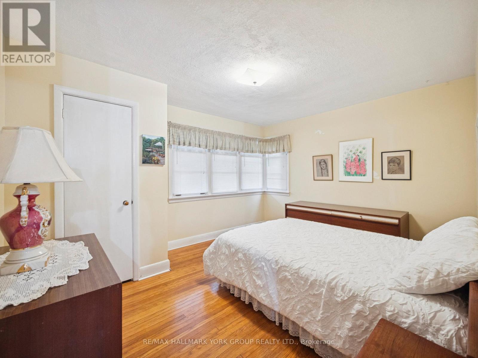 60 Charles Street, King, ON - Indoor Photo Showing Bedroom