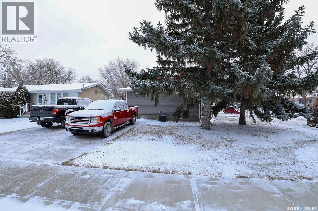 66 Sneath Crescent, Regina, SK - Outdoor