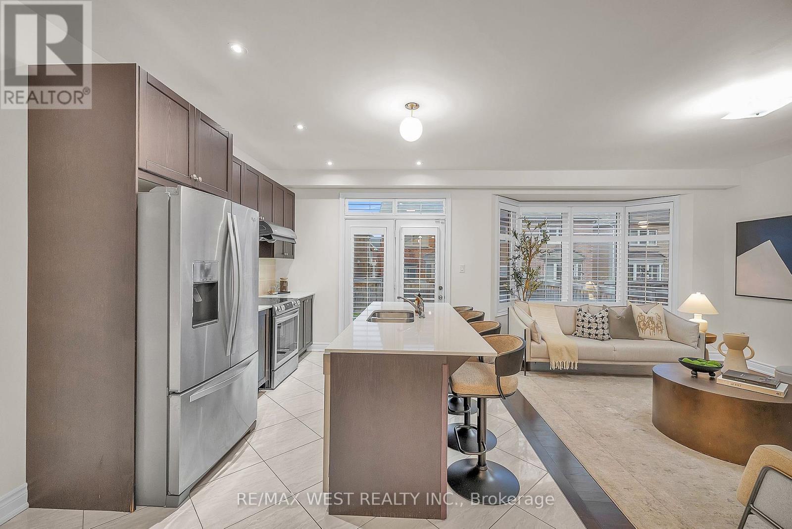79 Algoma Drive N, Vaughan, ON - Indoor Photo Showing Kitchen