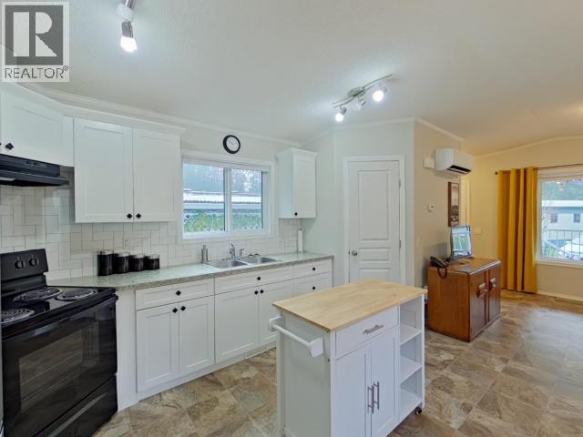 15-8425 Highway 101, Powell River, BC - Indoor Photo Showing Kitchen With Double Sink