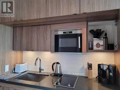 803 - 155 Yorkville Avenue, Toronto, ON - Indoor Photo Showing Kitchen