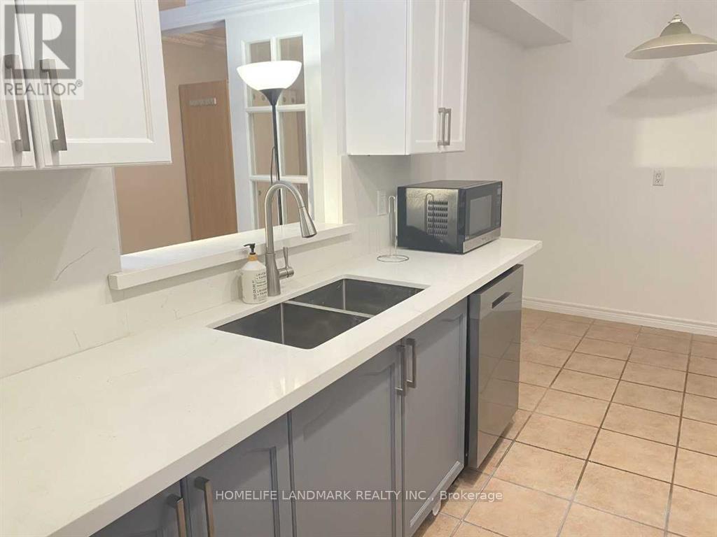 511 - 88 Grandview Way, Toronto, ON - Indoor Photo Showing Kitchen With Double Sink