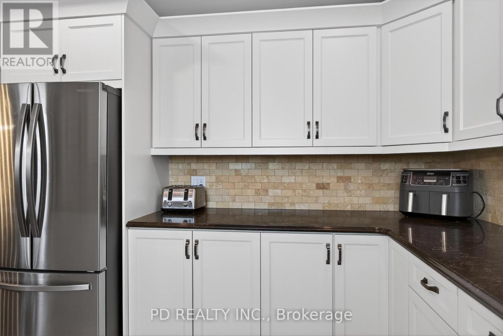 308 Cross Creek Road, Kawartha Lakes (Ops), ON - Indoor Photo Showing Kitchen