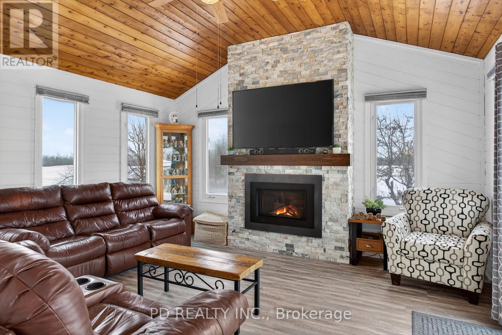 308 Cross Creek Road, Kawartha Lakes (Ops), ON - Indoor Photo Showing Living Room With Fireplace