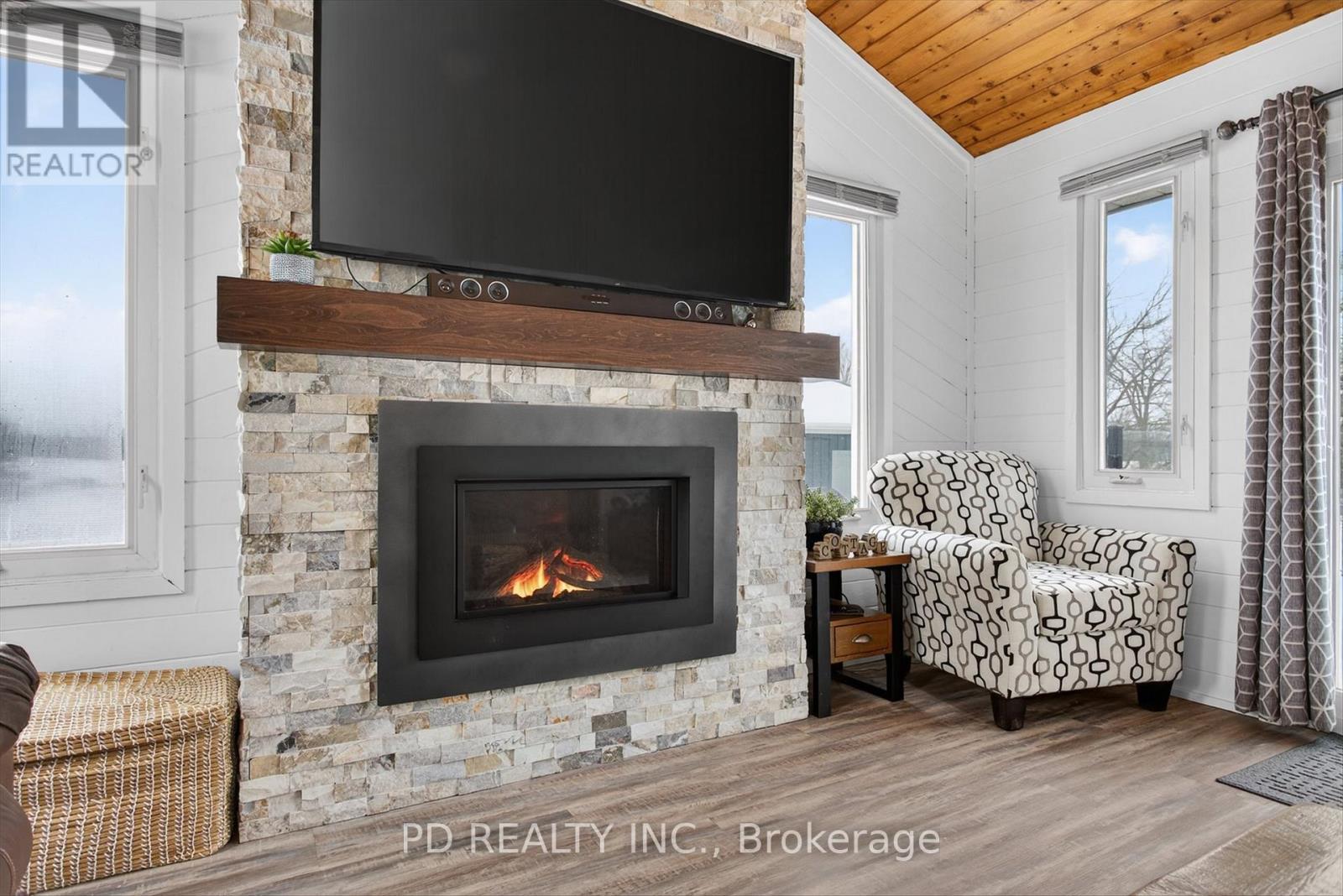 308 Cross Creek Road, Kawartha Lakes (Ops), ON - Indoor Photo Showing Living Room With Fireplace