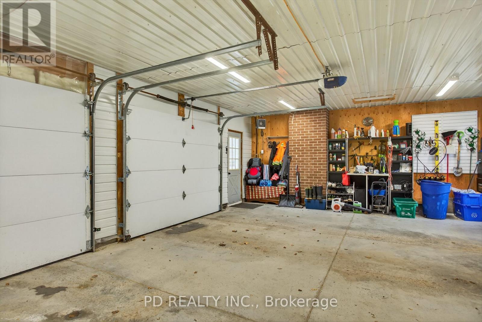 308 Cross Creek Road, Kawartha Lakes (Ops), ON - Indoor Photo Showing Garage