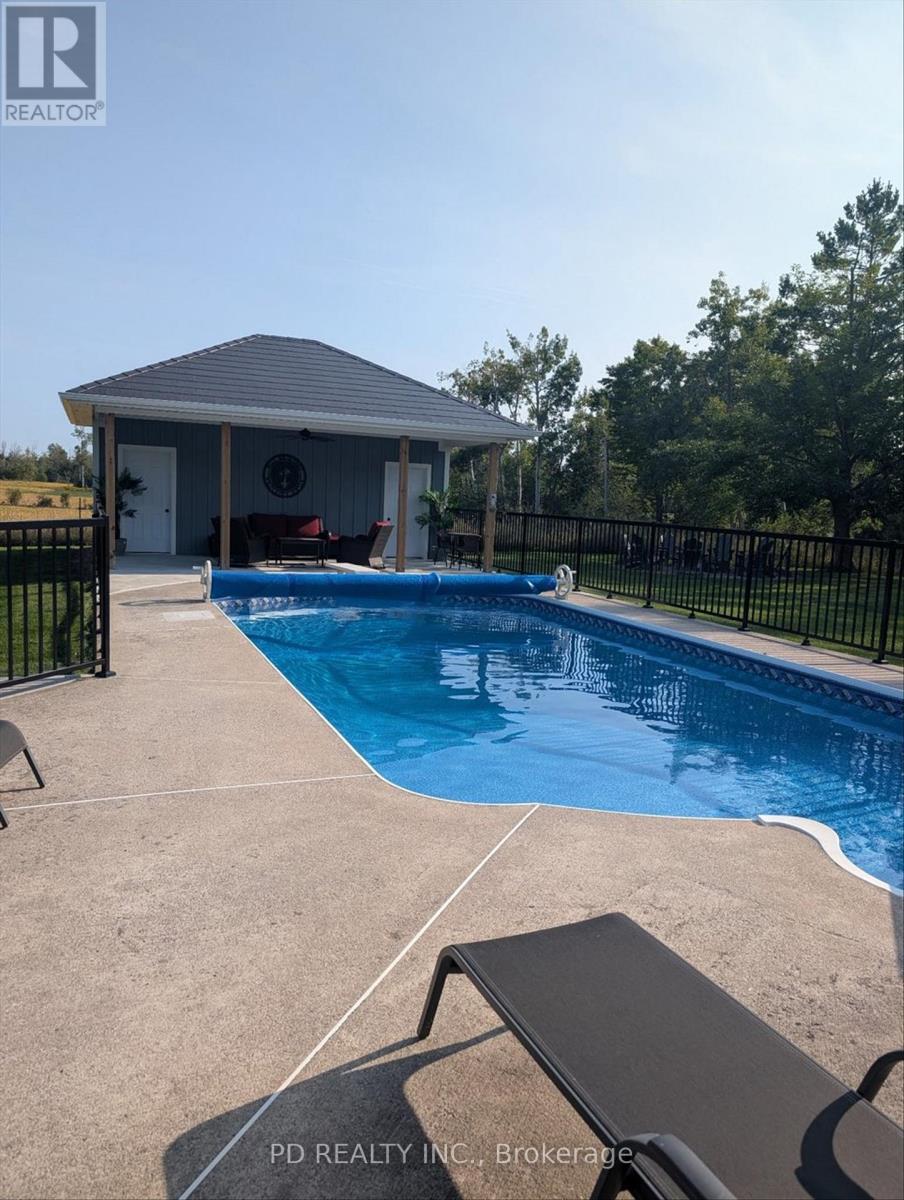 308 Cross Creek Road, Kawartha Lakes (Ops), ON - Outdoor With In Ground Pool