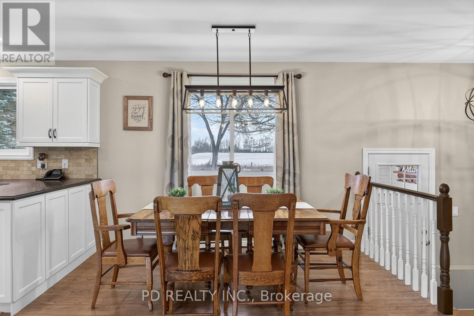 308 Cross Creek Road, Kawartha Lakes (Ops), ON - Indoor Photo Showing Dining Room