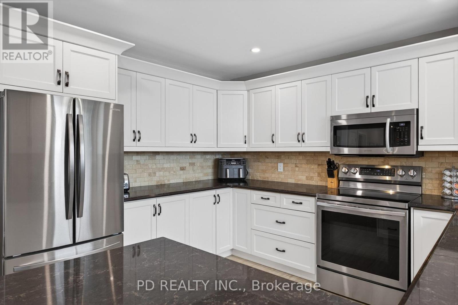 308 Cross Creek Road, Kawartha Lakes (Ops), ON - Indoor Photo Showing Kitchen