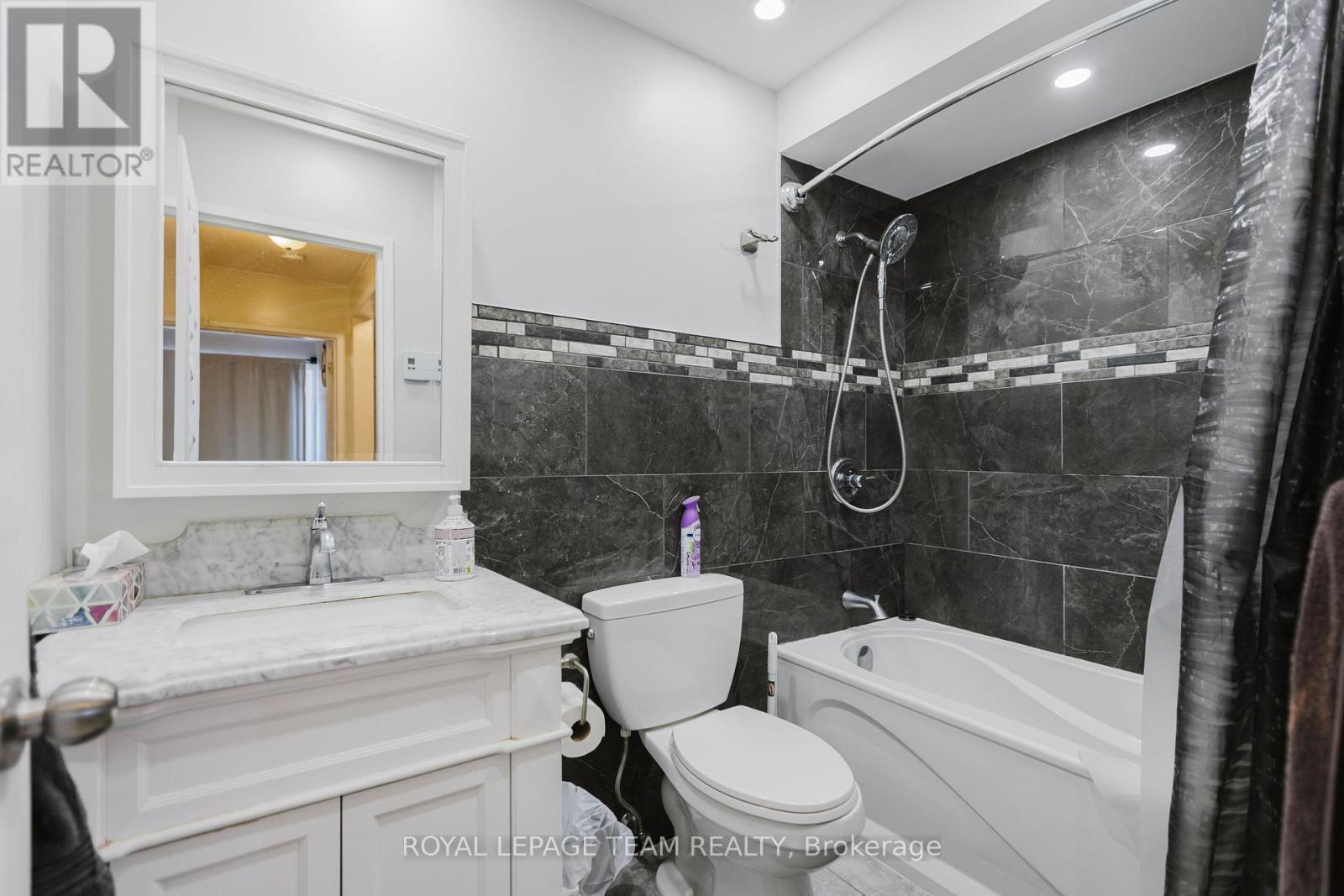 408A - 2044 Arrowsmith Drive, Ottawa, ON - Indoor Photo Showing Bathroom