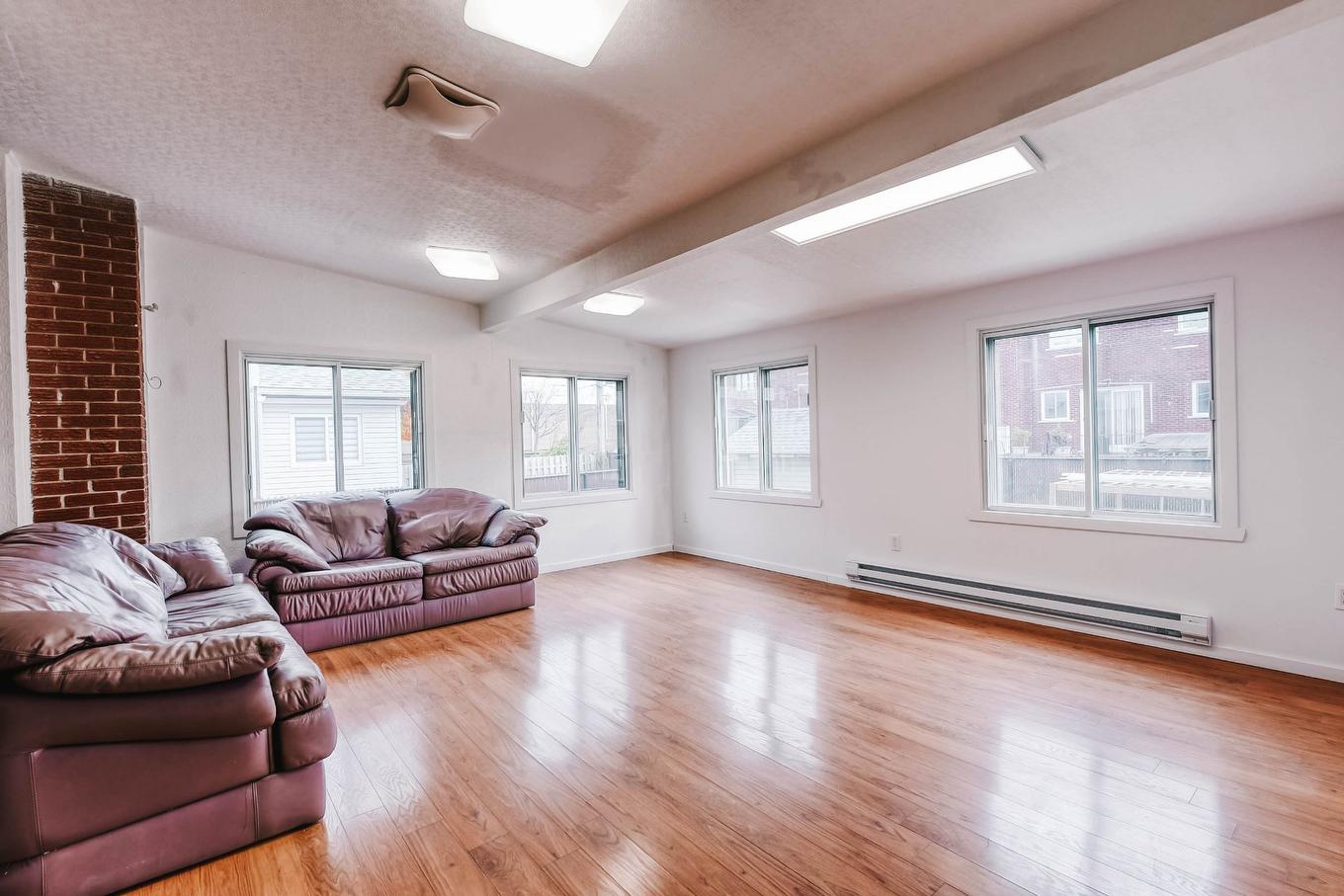 Véranda - 3990 Rue Plouffe, Montréal (Ahuntsic-Cartierville), QC - Indoor Photo Showing Living Room