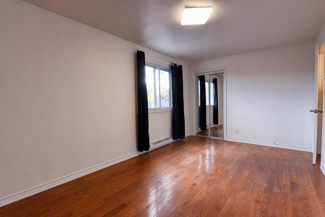 Chambre à coucher principale - 3990 Rue Plouffe, Montréal (Ahuntsic-Cartierville), QC - Indoor Photo Showing Other Room