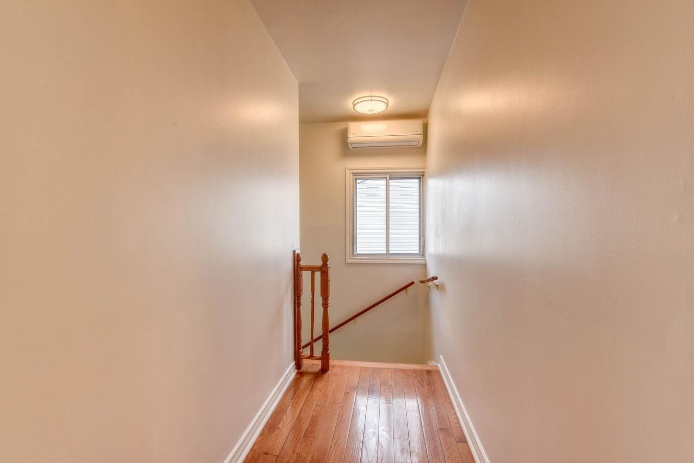 Escalier - 3990 Rue Plouffe, Montréal (Ahuntsic-Cartierville), QC - Indoor Photo Showing Other Room