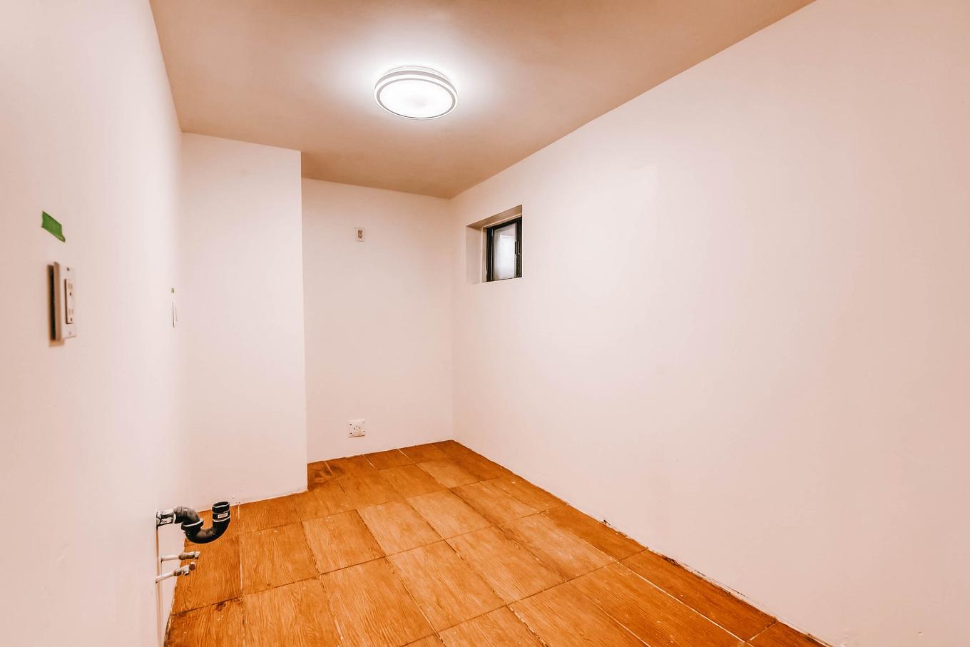 Salle de lavage - 3990 Rue Plouffe, Montréal (Ahuntsic-Cartierville), QC - Indoor Photo Showing Other Room