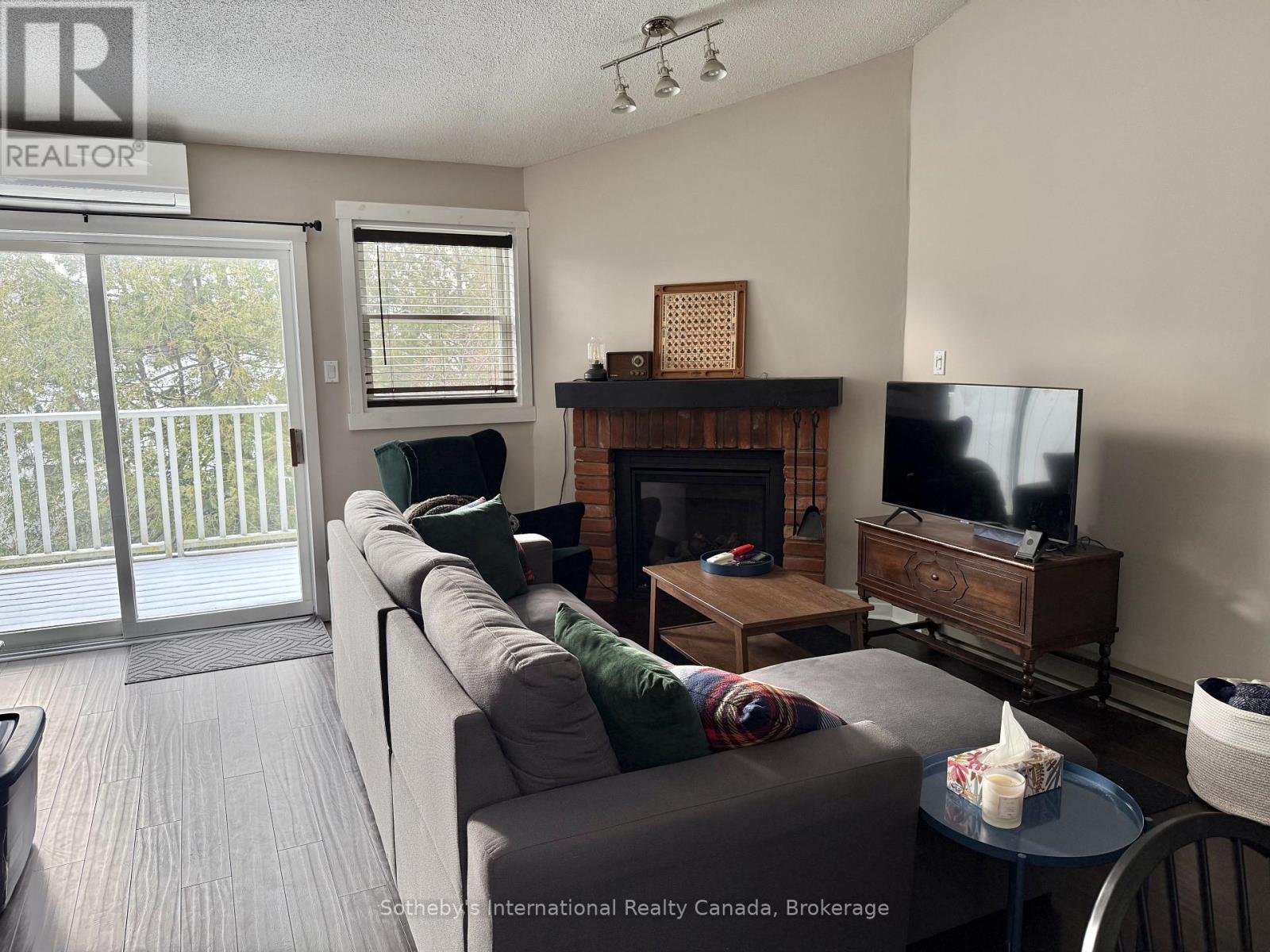 Living room - 439 Oxbow Crescent, Collingwood, ON - Indoor Photo Showing Living Room With Fireplace
