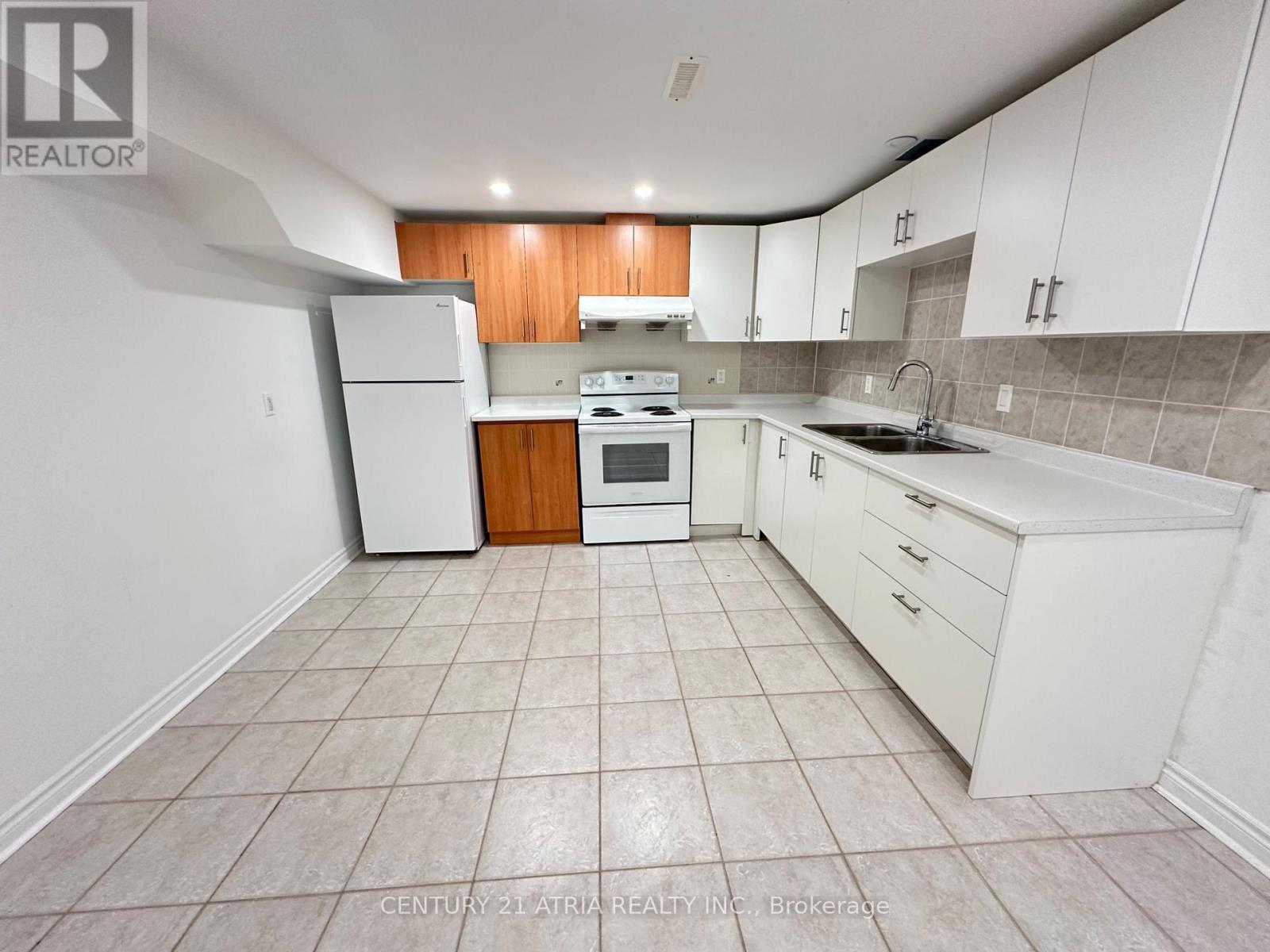 (Basement) - 12 Pearl Gate Court, Richmond Hill, ON - Indoor Photo Showing Kitchen With Double Sink