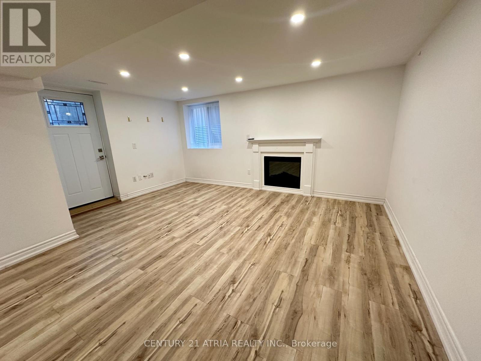 (Basement) - 12 Pearl Gate Court, Richmond Hill, ON - Indoor With Fireplace