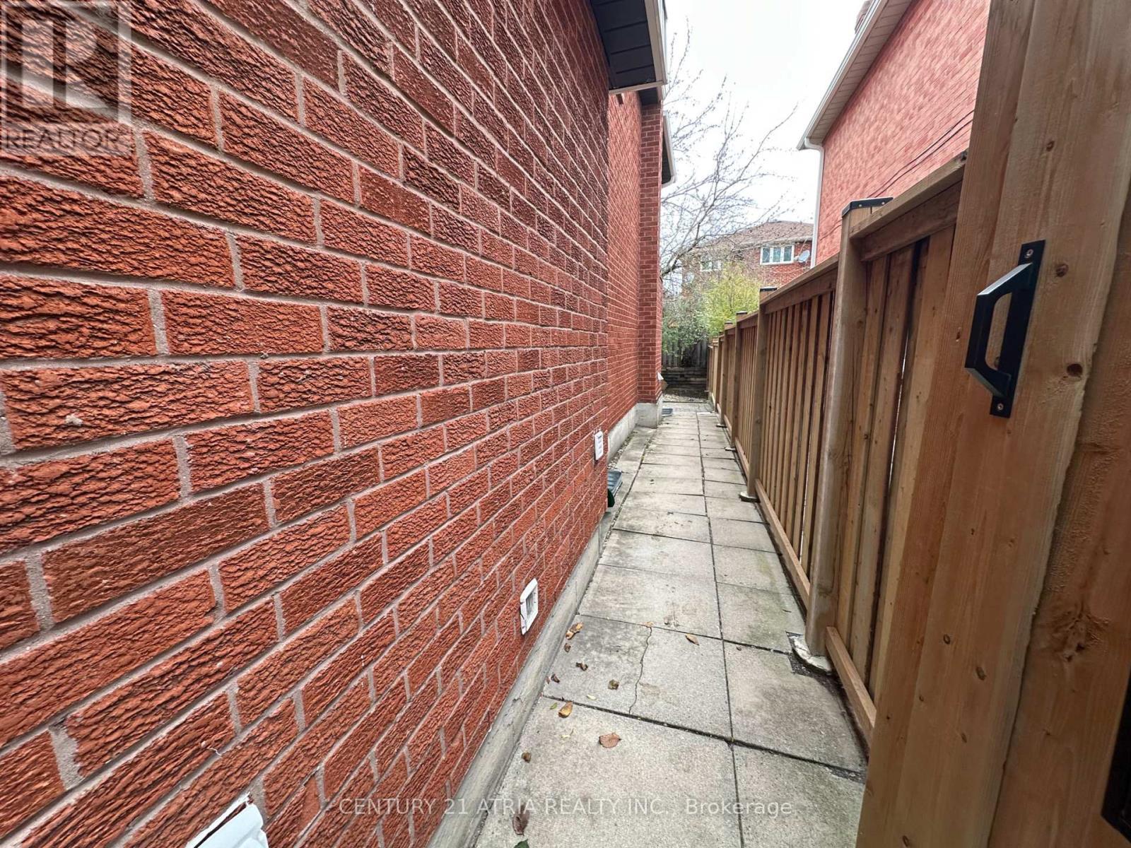 (Basement) - 12 Pearl Gate Court, Richmond Hill, ON - Outdoor