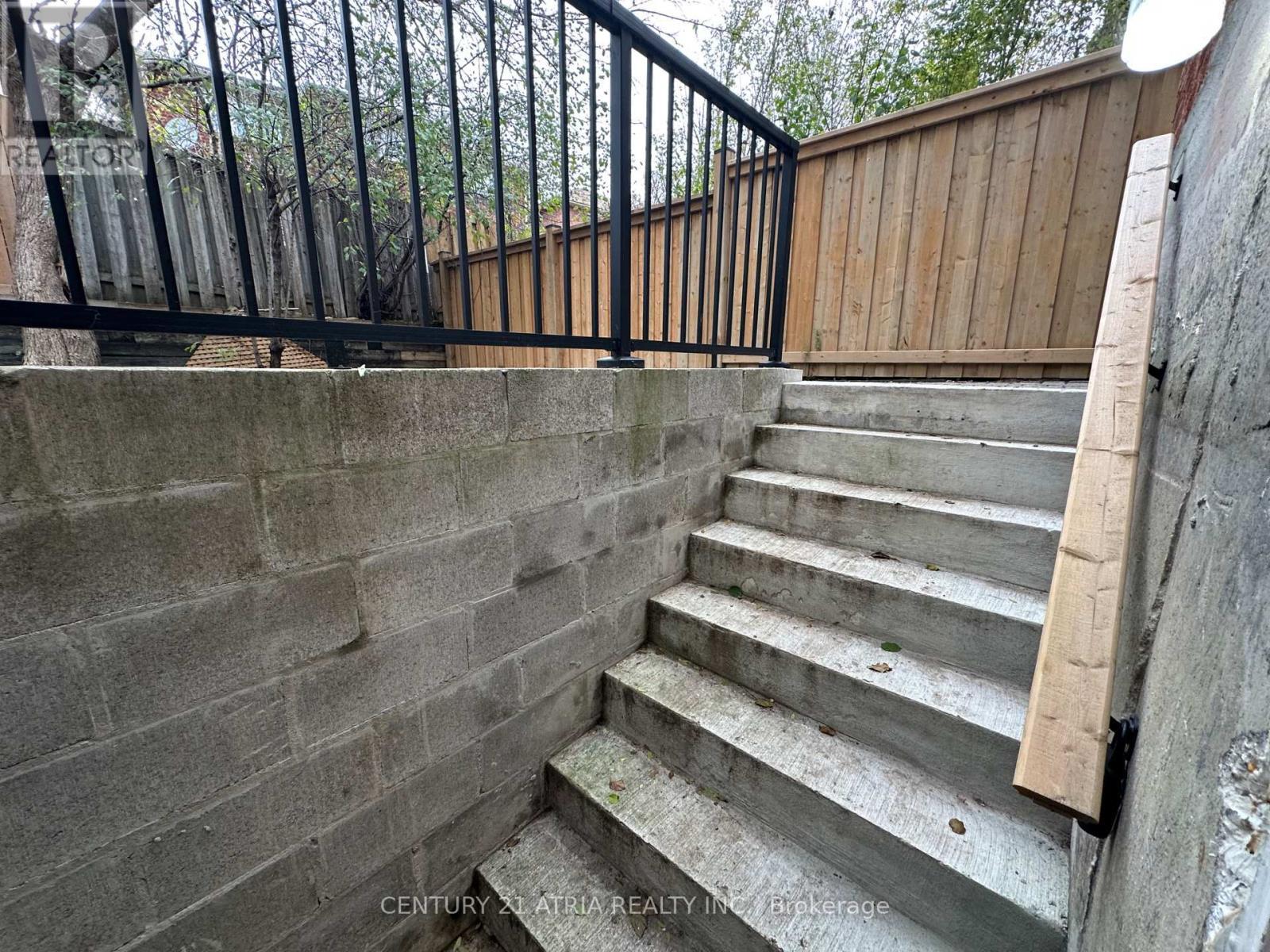 (Basement) - 12 Pearl Gate Court, Richmond Hill, ON - Outdoor